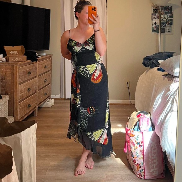 Elegant Black Butterfly Print Dress - Picture 2 of 4